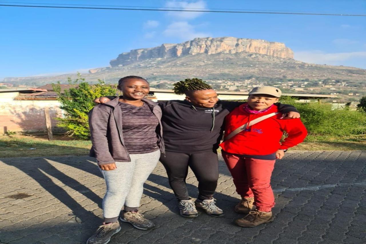 Готель Maluti Backpackers Phuthaditjhaba Екстер'єр фото