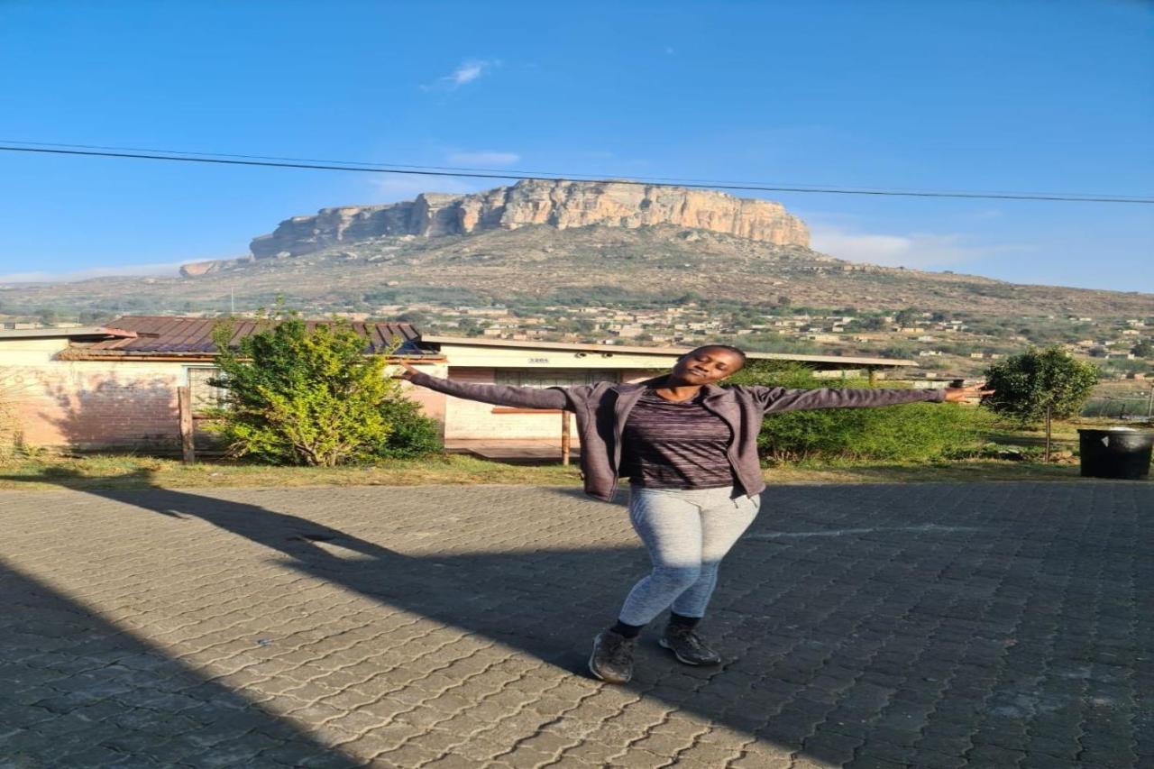 Готель Maluti Backpackers Phuthaditjhaba Екстер'єр фото