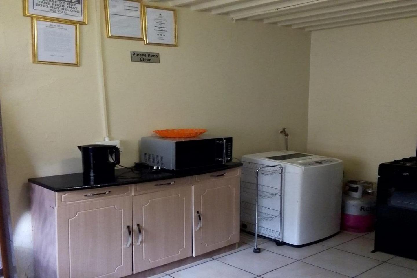 Готель Maluti Backpackers Phuthaditjhaba Екстер'єр фото